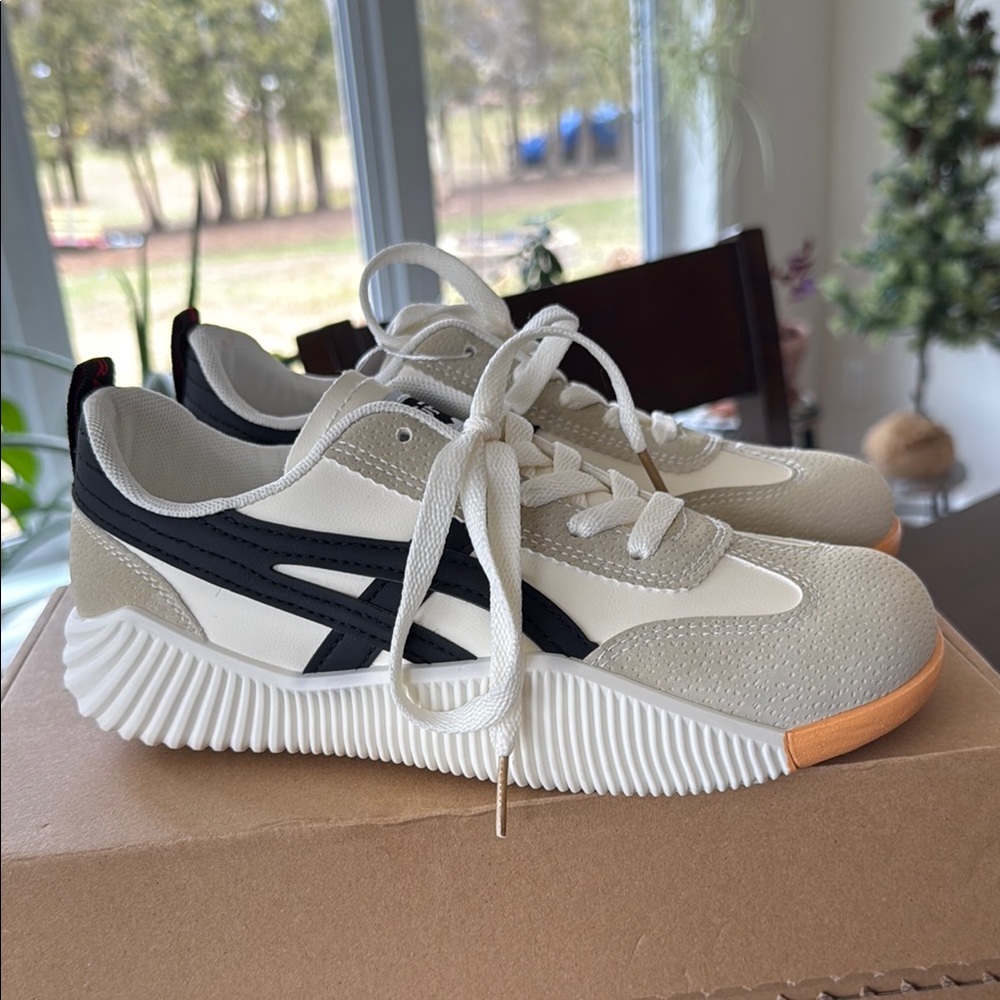 Deference-Stylish shoes/sneaker